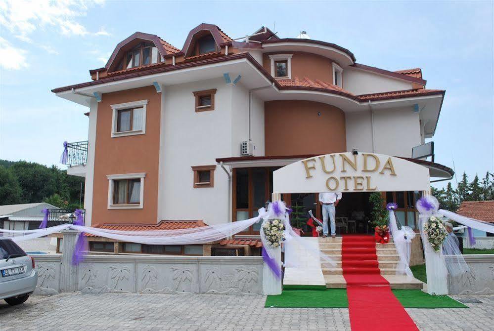 Funda Hotel Гьочек Екстериор снимка