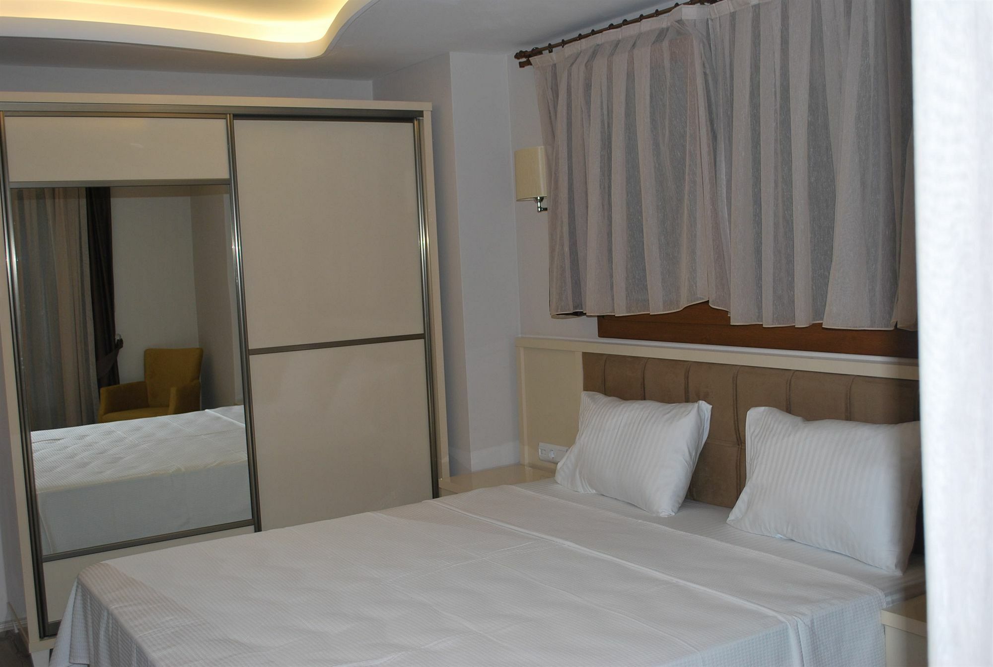 Funda Hotel Гьочек Екстериор снимка